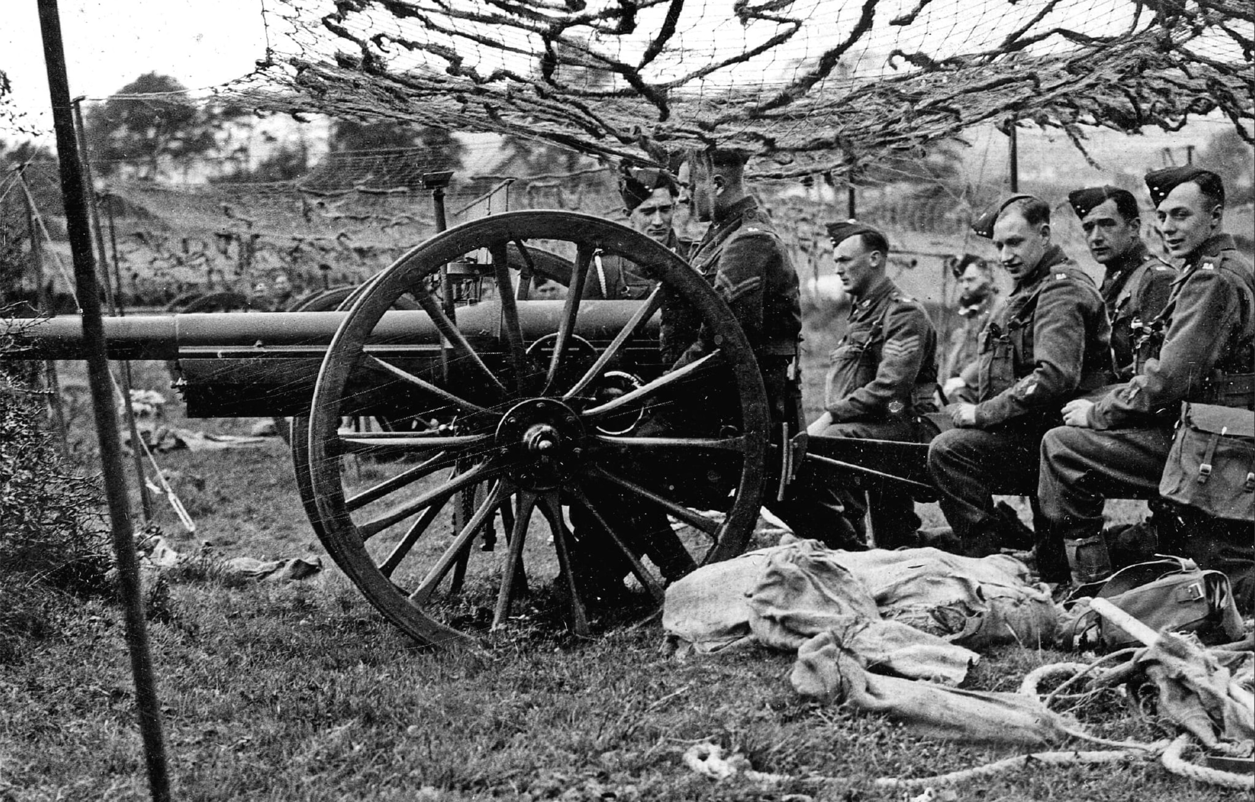 Gun_Crew_with_French_75