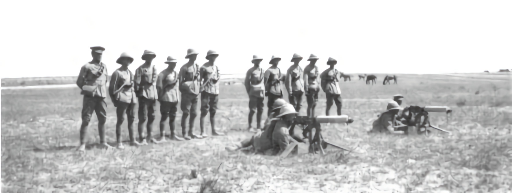 A_machine_gun_section_under_training